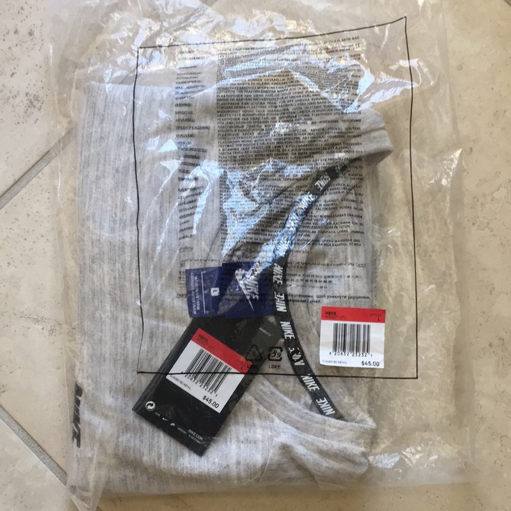 Nike (Men’s) Tee - Picture 5 of 5